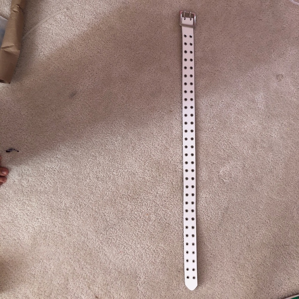 White grommet belt